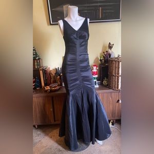 Windsor black glamorous mermaid dress goth gown party pin up Vamp Wednesday prom